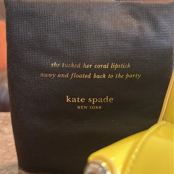 Kate Spade Taxi Cab Handbag w/dust cover - Picture 15 of 16